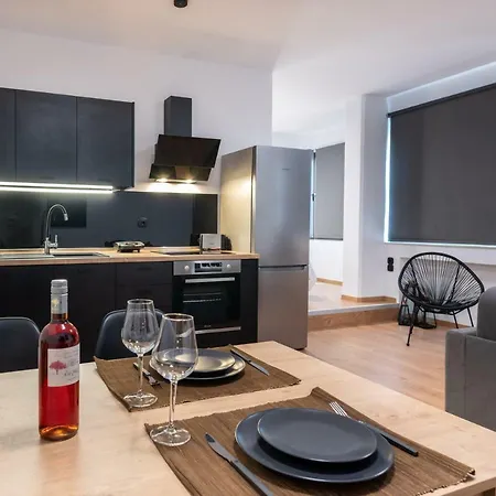 Elegant Urban Apartment *